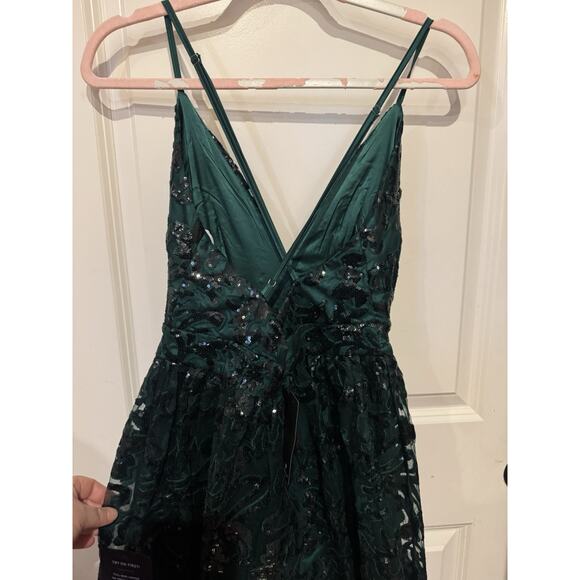 Lulu’s NWT emerald green sequence mini party dress - Picture 10 of 10